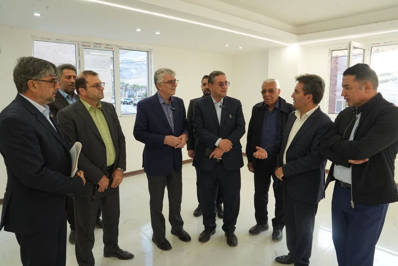 بازدید استاندار آذربایجانغربی و رئیس بنیاد مسکن کشور از پروژه مسکن جانویسلو ارومیه + تصاویر