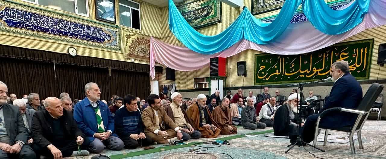 حضور استاندار آذربایجانغربی در جمع نمازگزاران مسجد جنرال ارومیه + تصاویر