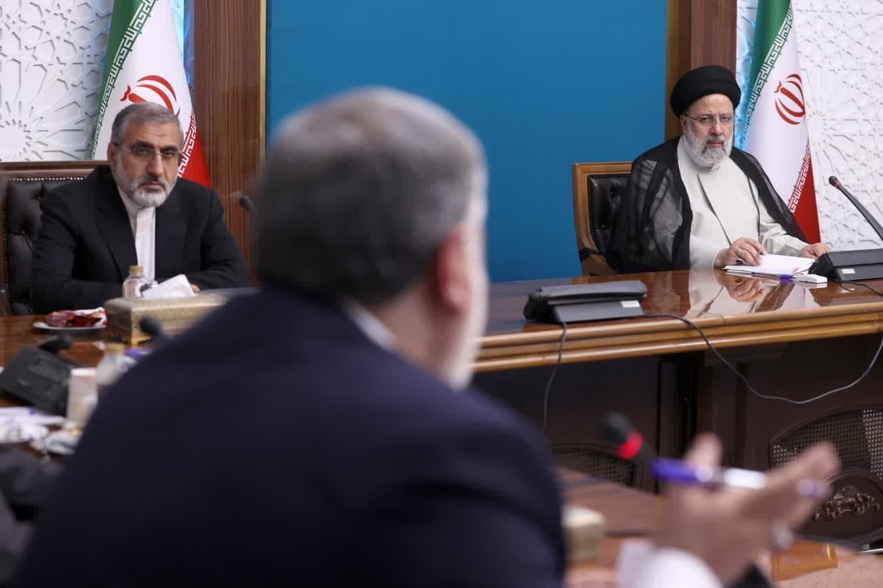 ایجاد کارگروهی برای بررسی تمرکززدایی و چگونگی واگذاری برخی اختیارات لازم به استانداران / صدور دستورات لازم برای تسریع در رفع موانع مولدسازی و تعیین تکلیف منابع خارج از اختیار استانداران