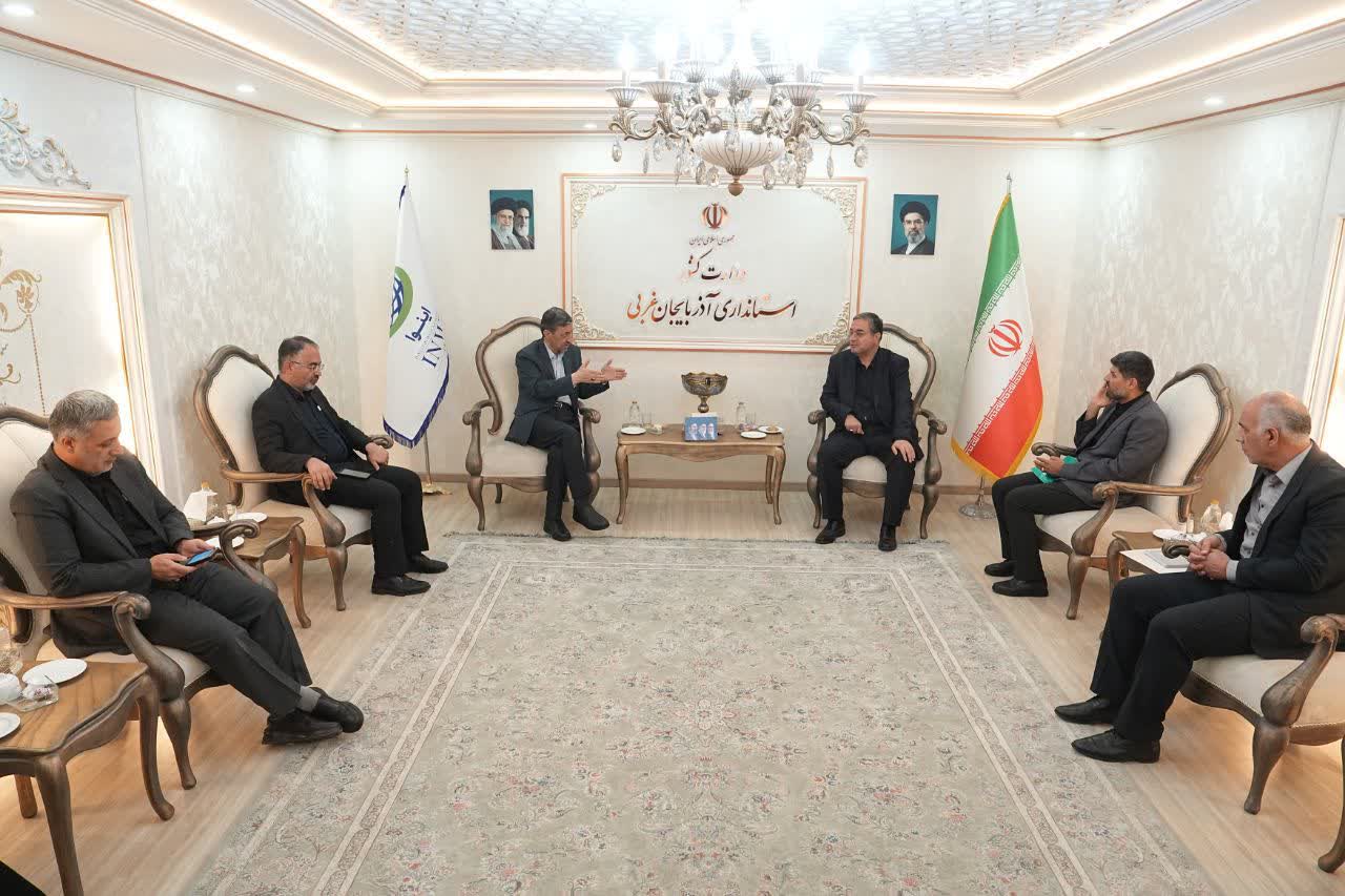 برگزاری نشست مشترک استاندار آذربایجانغربی و رئیس ستاد اجرایی فرمان امام (ره) + تصاویر