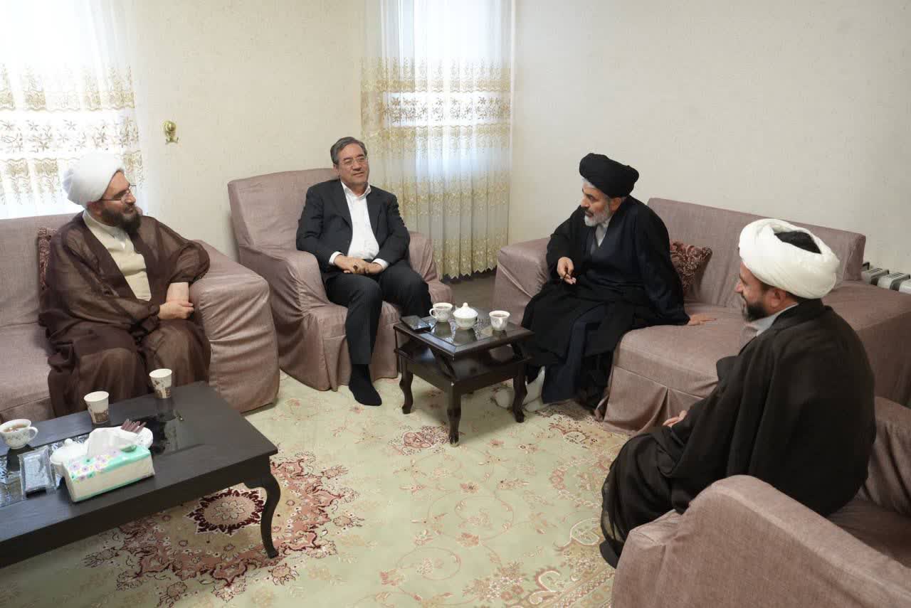 برگزاری نشست مشترک رئیس شورای سیاستگذاری ائمه جمعه کشور، نماینده ولی فقیه در استان و استاندار آذربایجانغربی