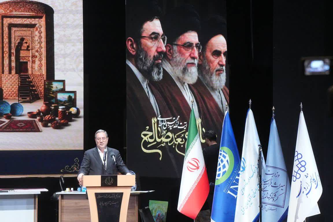 آلبوم تصویری / برگزاری آیین تجلیل از اصحاب فرهنگ و هنر آذربایجانغربی