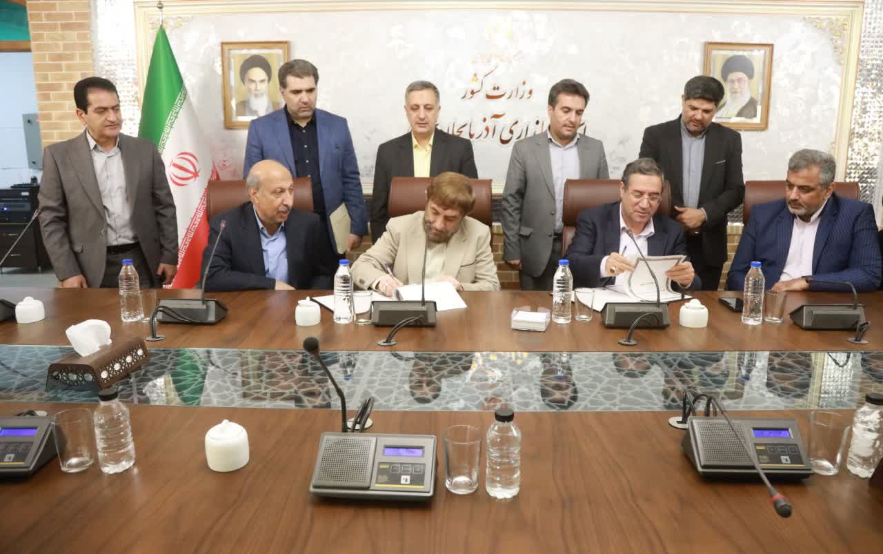 دیدار رئیس ستاد آبادانی و پیشرفت 4040 منظومه روستایی کشور با استاندار آذربایجانغربی + تصاویر