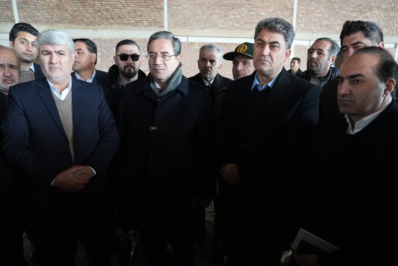 بازدید استاندار آذربایجان‌غربی از کارخانه راکد آجر سفال گرگین + تصاویر