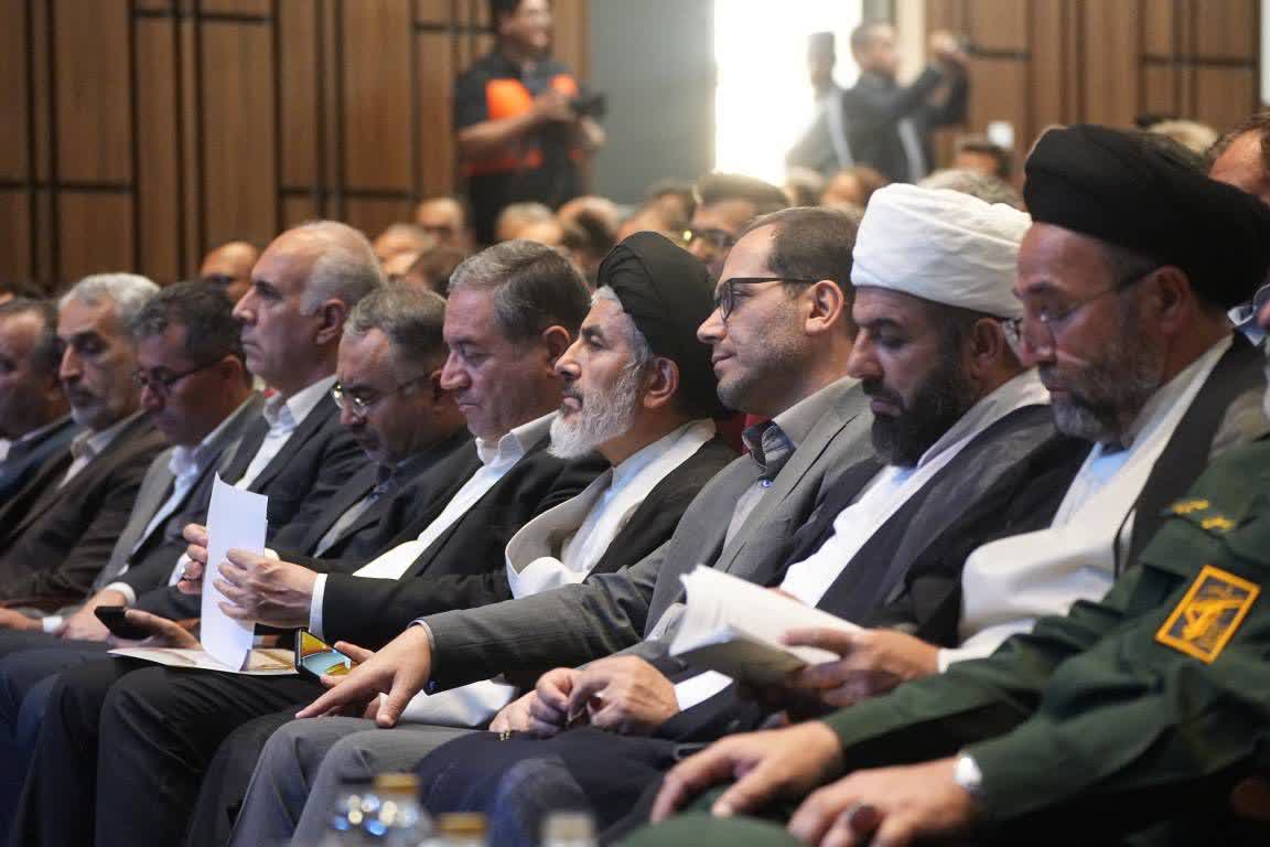 آلبوم تصویری / تجلیل از خدمتگزاران منتخب در جلسه شورای اداری آذربایجانغربی
