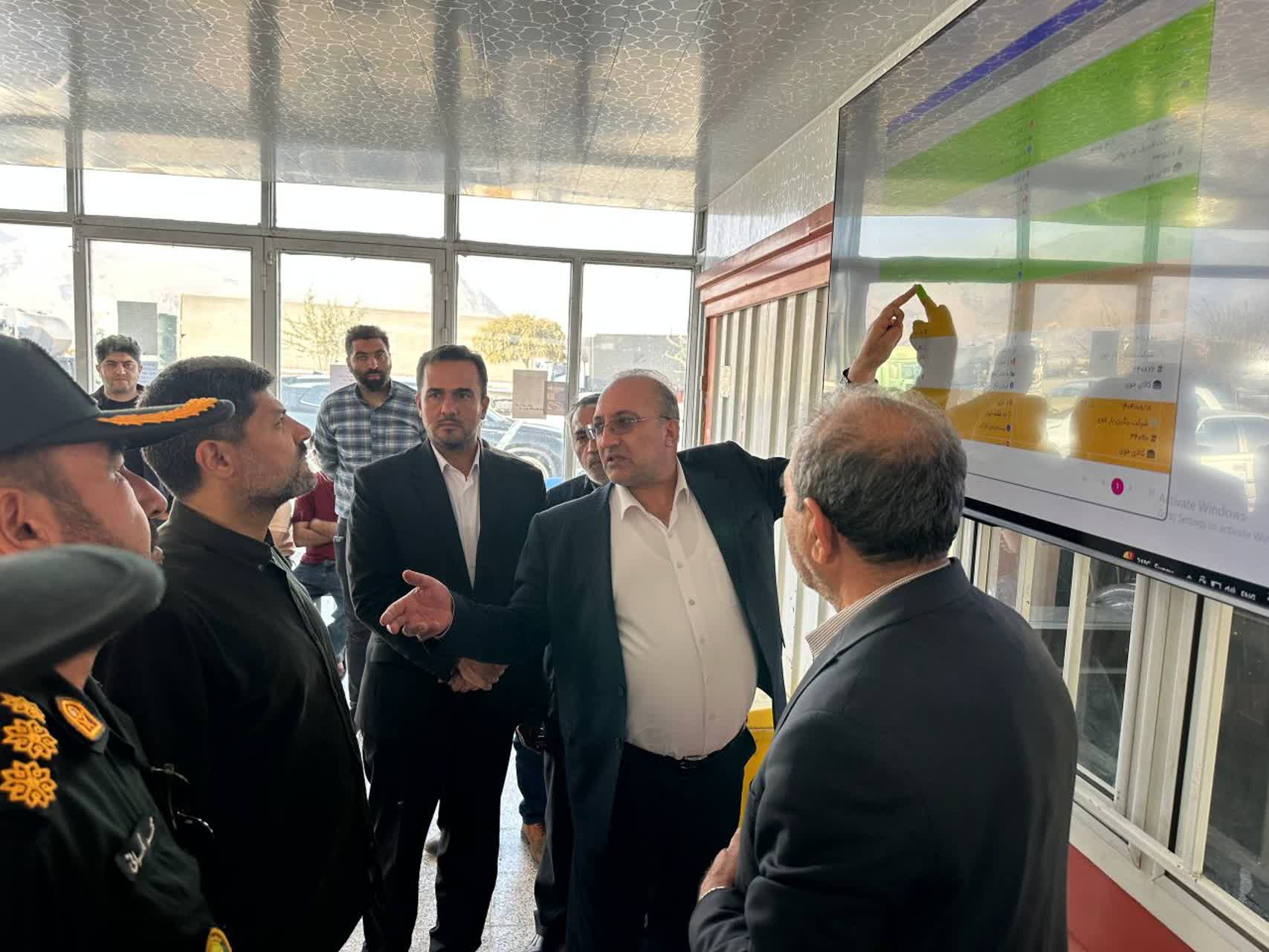 بازدید معاون هماهنگی امور عمرانی استاندار آذربایجانغربی از شرکت حملونقل آذر کوهسار خوی + تصاویر