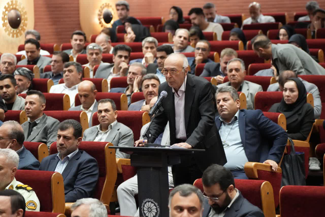 برگزاری نشست بررسی چالشها و راهکارهای توسعه اقتصادی آذربایجانغربی + تصاویر