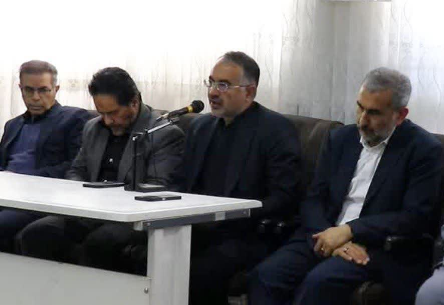 هنرمندان با خلق آثار هنری جلوه‌های جنگ تحمیلی و ایثار ملت را به نمایش گذارند