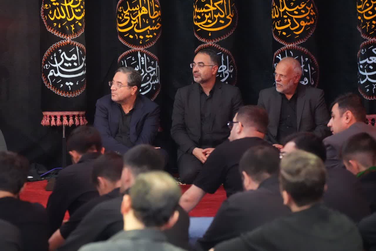 برگزاری آیین معنوی عزاداری شب عاشورای حسینی در حسینیه عاشقان ولایت ارومیه + تصاویر