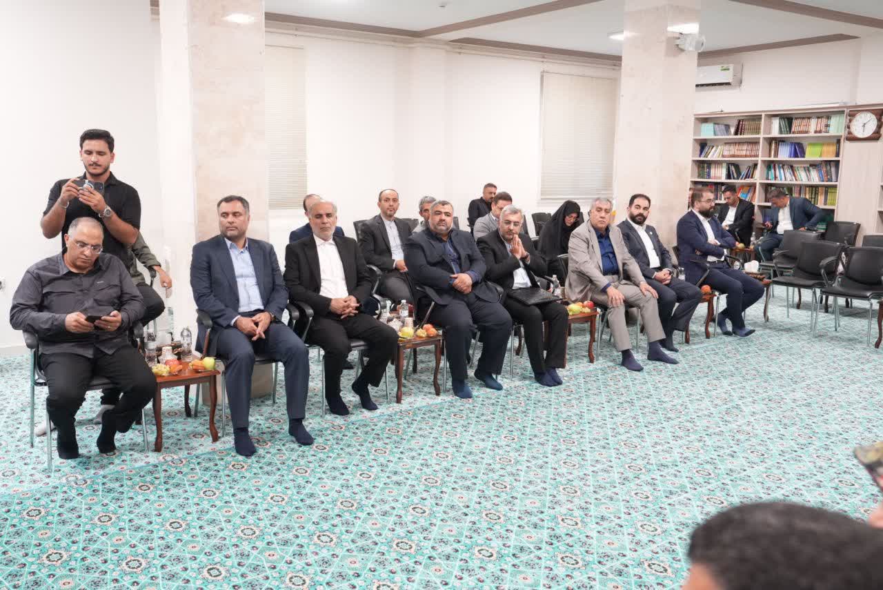 آلبوم تصویری / دیدار استاندار آذربایجانغربی و اعضای کمیسیون اقتصادی مجلس با نماینده ولی فقیه در استان