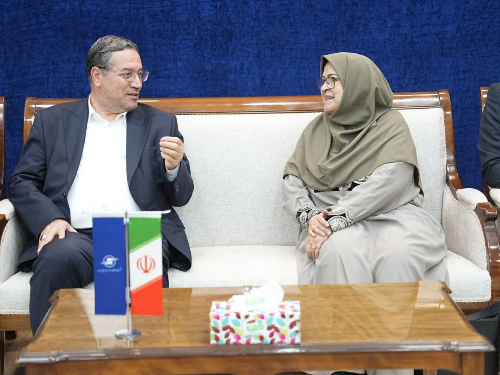 استقبال استاندار آذربایجانغربی از معاون رئیسجمهور و رئیس سازمان زندانهای کشور در فرودگاه ارومیه