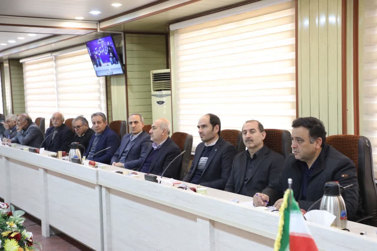 آلبوم تصویری / برگزاری نشست جمعی از فعالان اقتصادی و تولیدکنندگان شهرستان نقده با استاندار آذربایجانغربی
