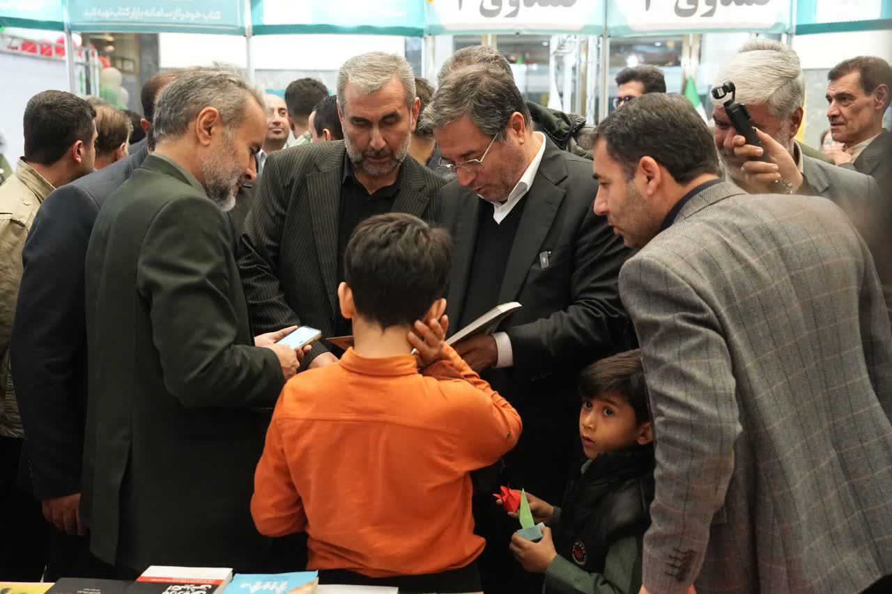 بازدید استاندار آذربایجان‌غربی از نمایشگاه سراسری کتاب ارومیه + تصاویر
