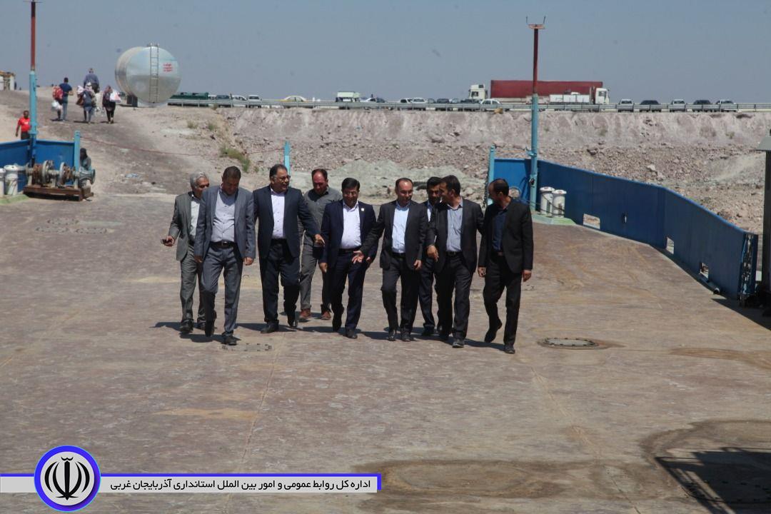 بازدید معاونین استانداراز مراحل ساماندهی میانگذر دریاچه ارومیه