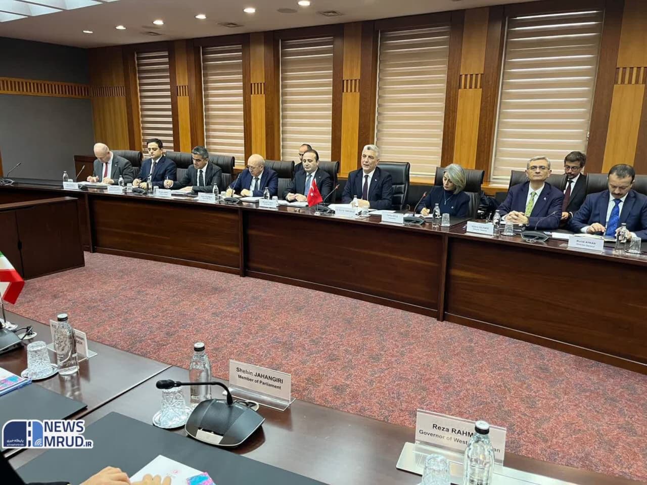 حضور استاندار آذربایجانغربی در نشست وزیر راه و شهرسازی کشورمان با وزیر تجارت ترکیه + تصاویر