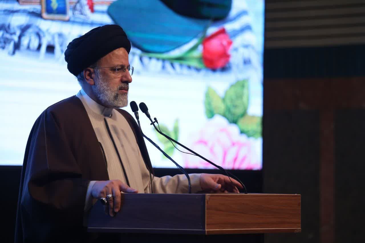 حضور رئیس جمهور در جمع پاسداران سپاه شهدا استان آذربایجان غربی + تصاویر