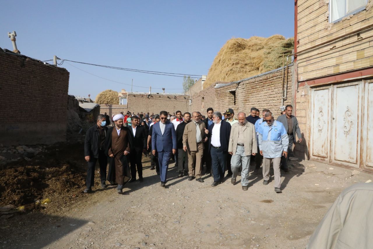 آلبوم تصویری / حضور وزیر کشور در مناطق زلزله زده شهرستان خوی