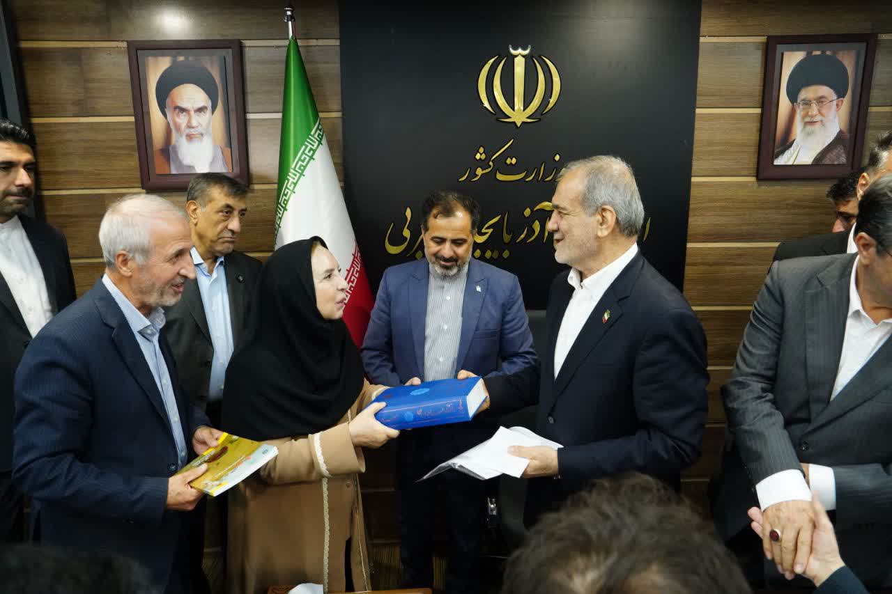 آلبوم تصویری / برگزاری نشست فرهیختگان و فعالان سیاسی، اجتماعی و فرهنگی آذربایجانغربی