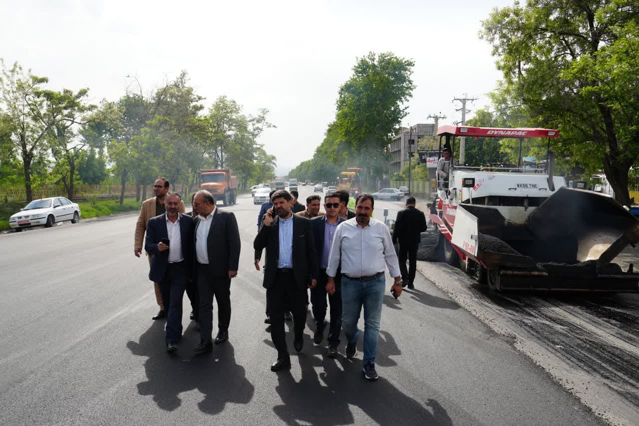 بازدید معاون هماهنگی امور عمرانی استاندار آذربایجانغربی از روند آسفالت و بهسازی محورهای شهید کلانتری، سنتو و گلمان شهر ارومیه