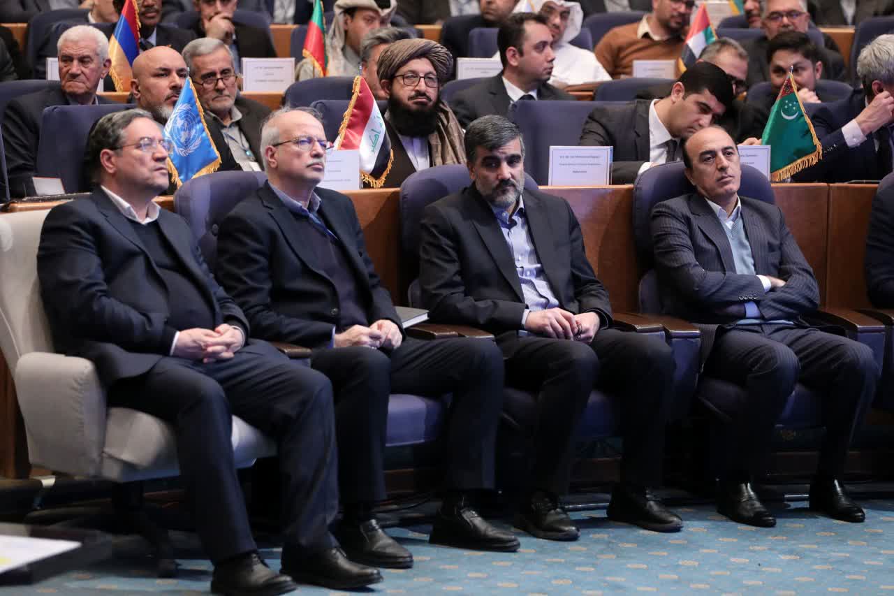 برگزاری همایش فرصت‌های سرمایه‌گذاری راه‌گذرهای ریلی و جاده‌ای + تصاویر