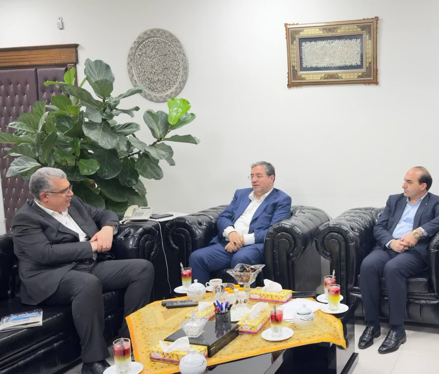 تاکید استاندار آذربایجانغربی بر رفع موانع تجارت مرزی