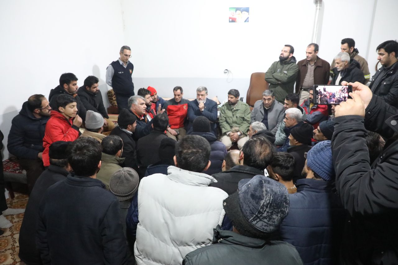 آلبوم تصویری / بازدید شبانه استاندار آذربایجانغربی از اردوگاه و کمپ های اسکان اضطراری زلزله زدگان شهرستان خوی