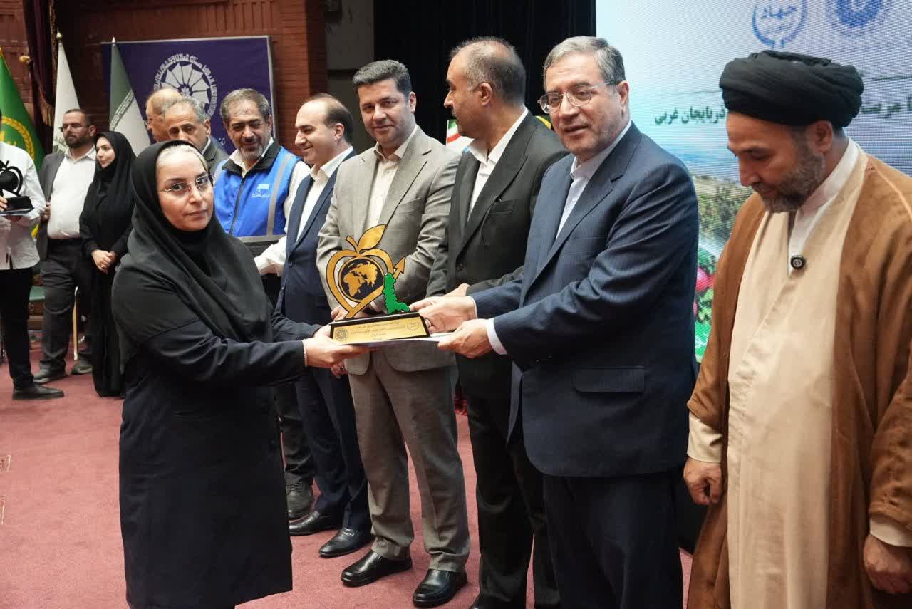 آلبوم تصویری / برگزاری نخستین همایش ملی روز سیب در ارومیه