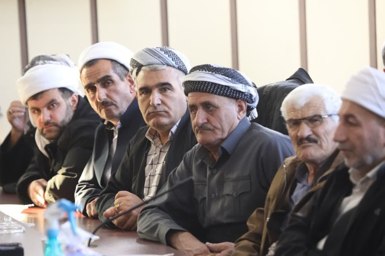 آلبوم تصویری / دیدار استاندار آذربایجانغربی با جمعی از روحانیون، سران طوایف و عشایر شهرستان پیرانشهر