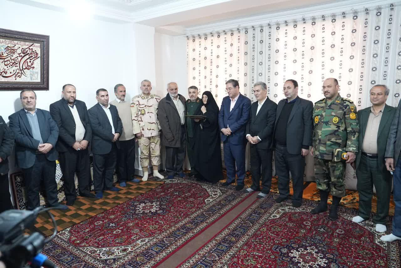 دیدار استاندار آذربایجان‌غربی با خانواده شهیدان ورمزیار در آستانه شب یلدا + تصاویر