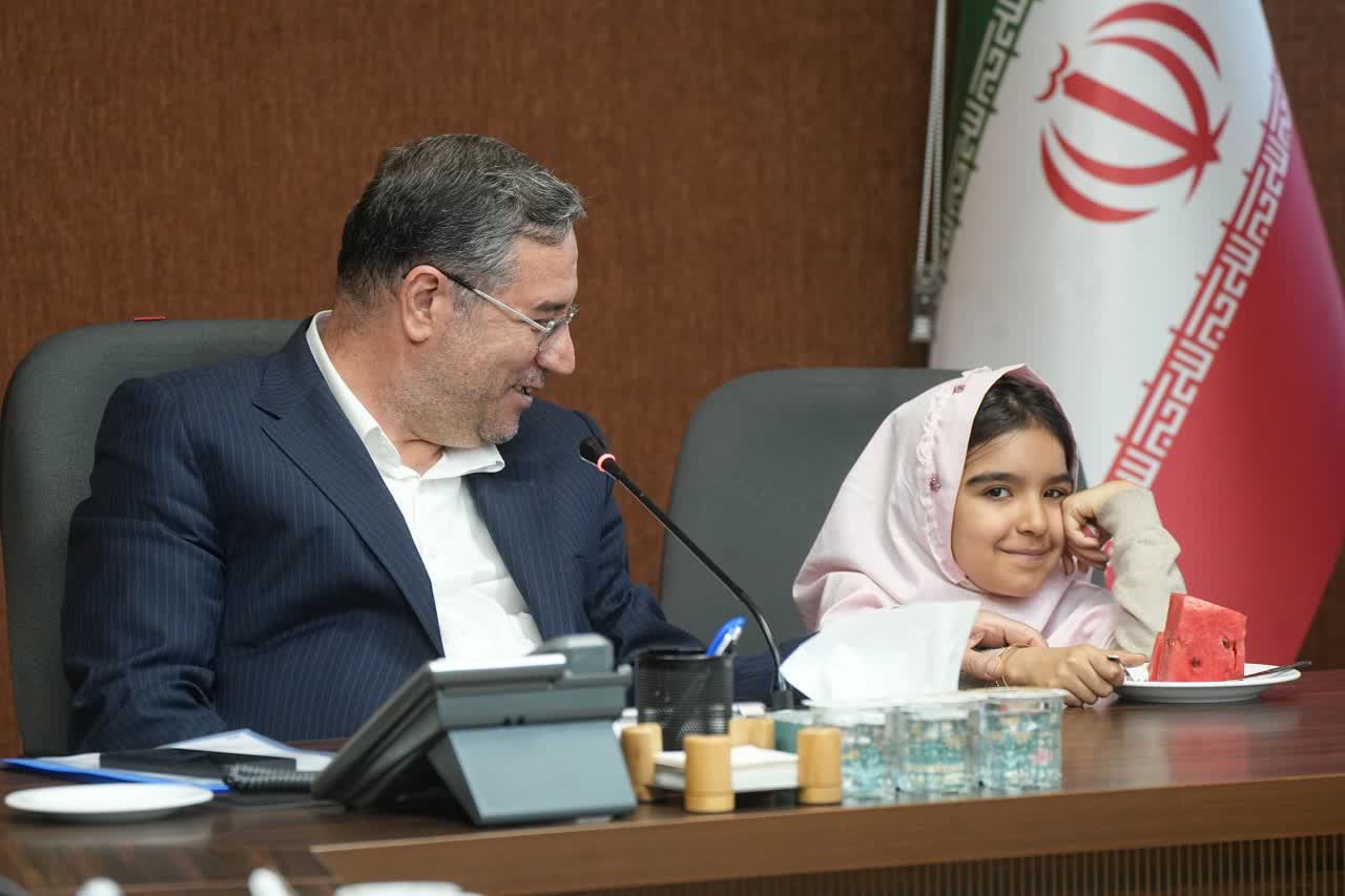 برگزاری نشست صمیمی استاندار آذربایجانغربی با خانوادههای معزز شهدای کارگری + تصاویر