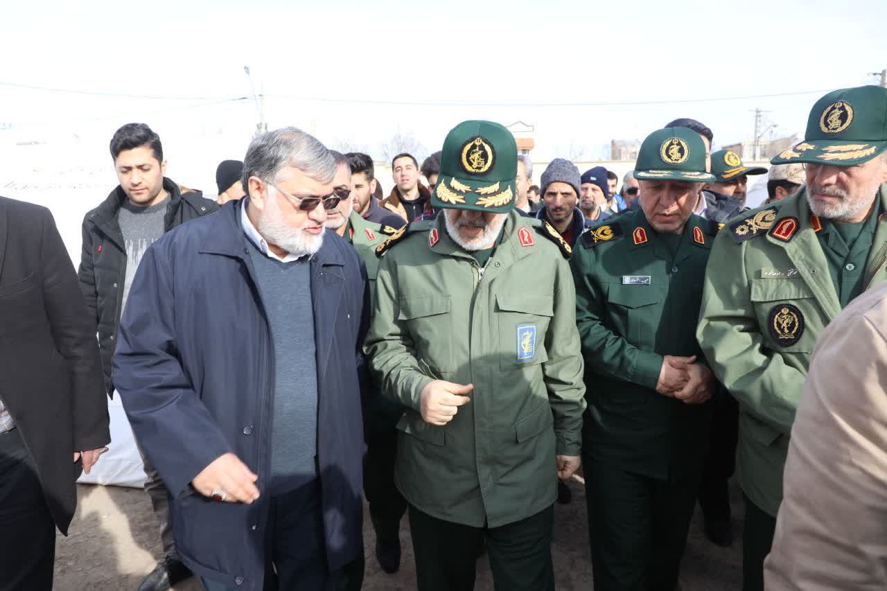آلبوم تصویری / بازدید فرمانده سپاه پاسداران انقلاب اسلامی از مناطق زلزله زده و کمپ های اسکان اضطراری در خوی