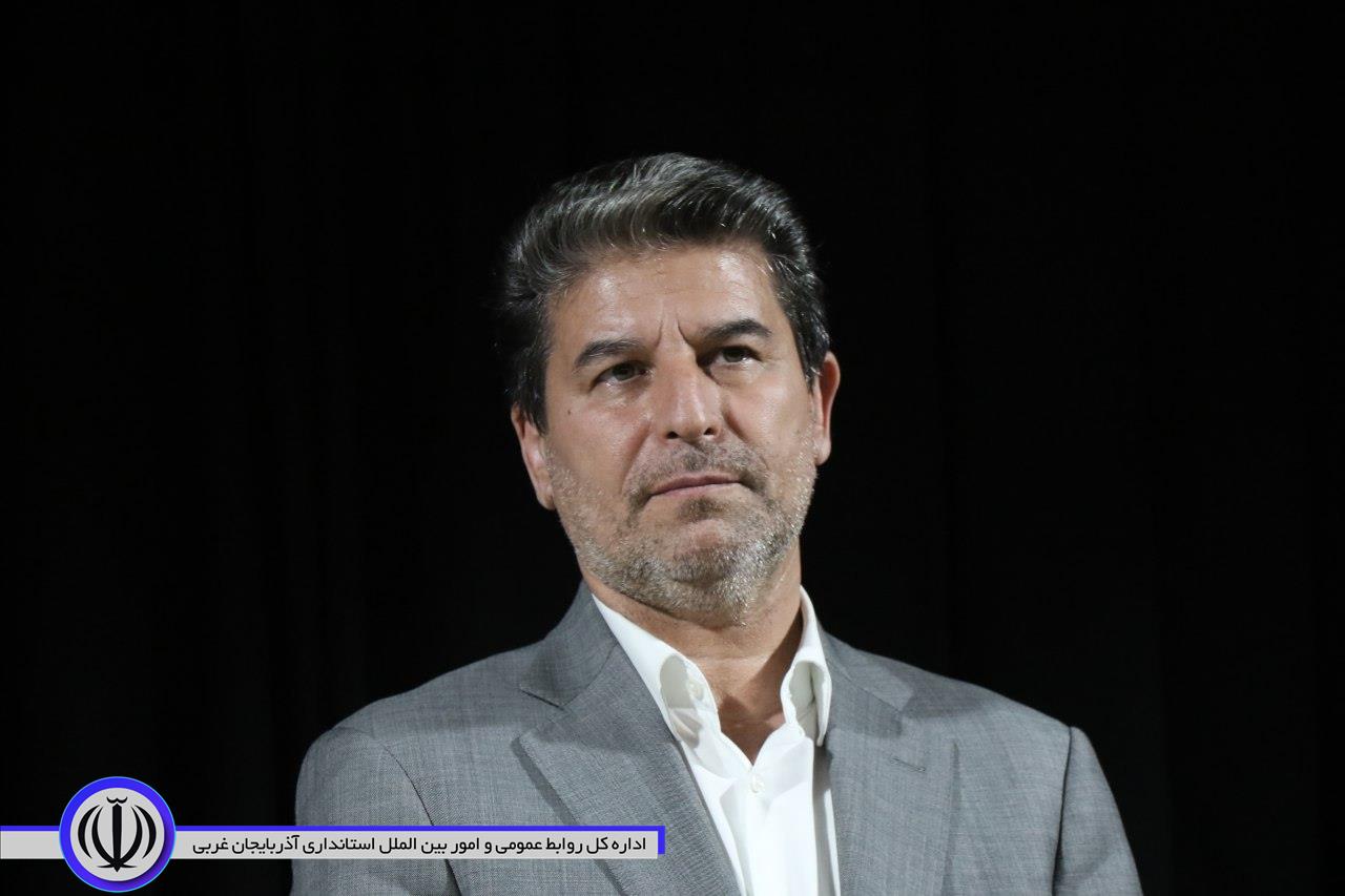 شاعران و سخن سرایان آگاه بسترساز تقویت وحدت ملی و انتقال دهنده والاترین ارزشهای انسانی به نسل های آینده هستند