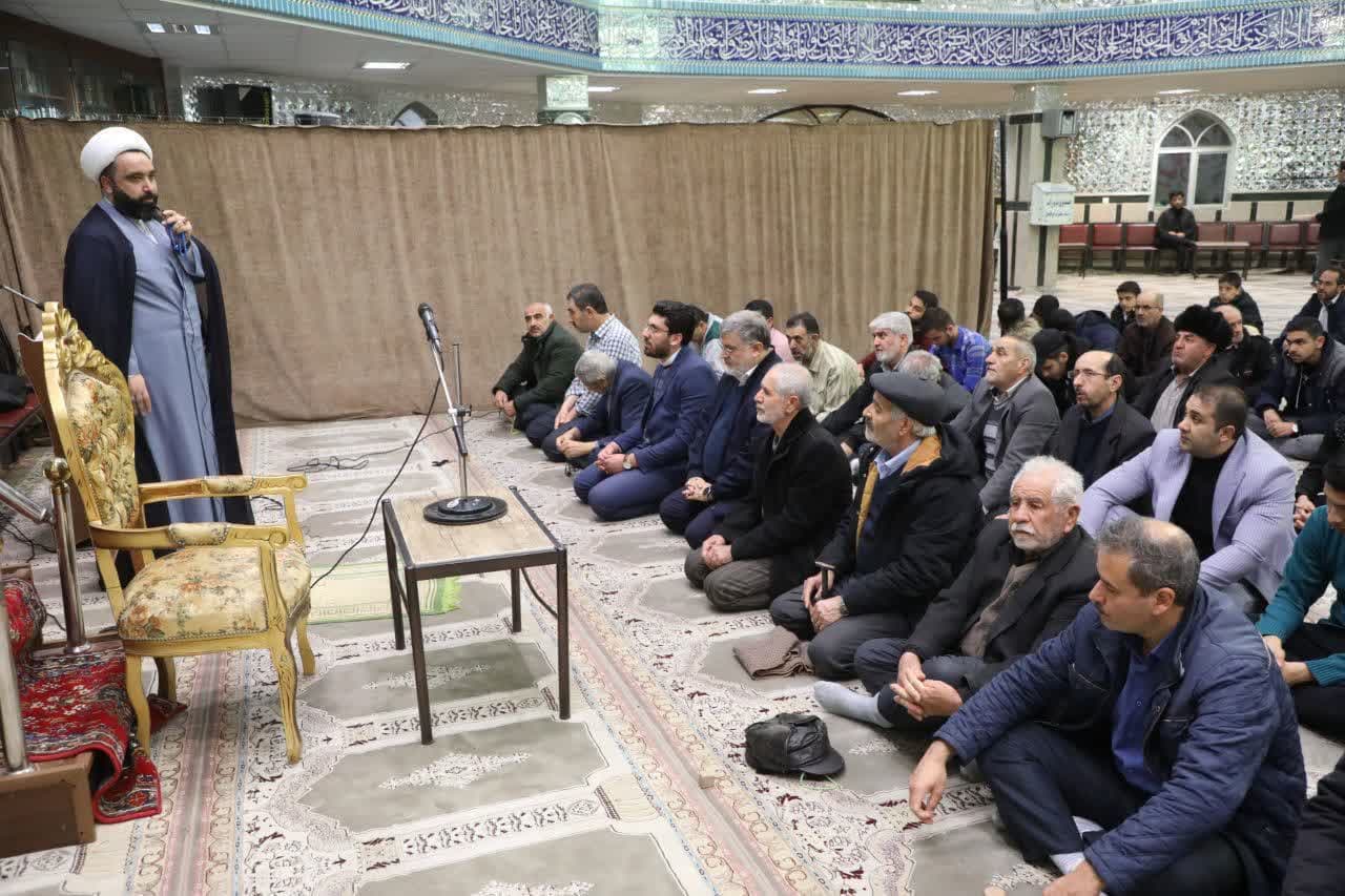 حضور استاندار آذربایجانغربی در جمع نمازگزاران مسجد حضرت ابوالفضل (ع) ارومیه + تصاویر