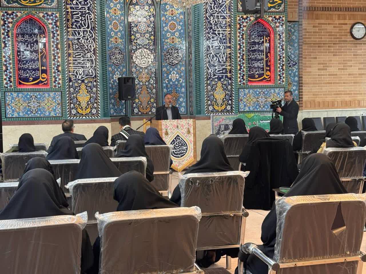 حضور معاون سیاسی استاندار آذربایجان غربی در جمع بانوان فرهیخته و گروههای مرجع + تصاویر