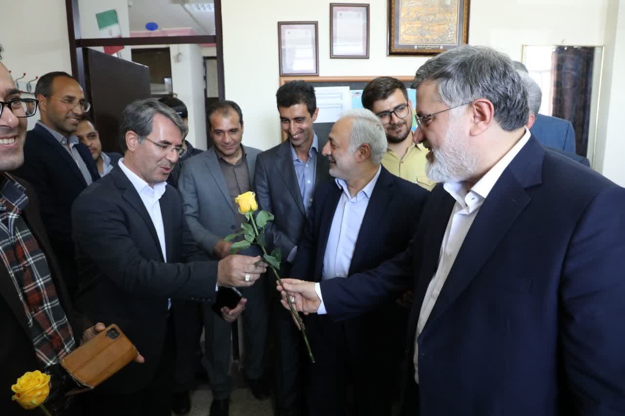 آلبوم تصویری / حضور استاندار آذربایجانغربی در جمع معلمان مدرسه شهید عبدیلی
