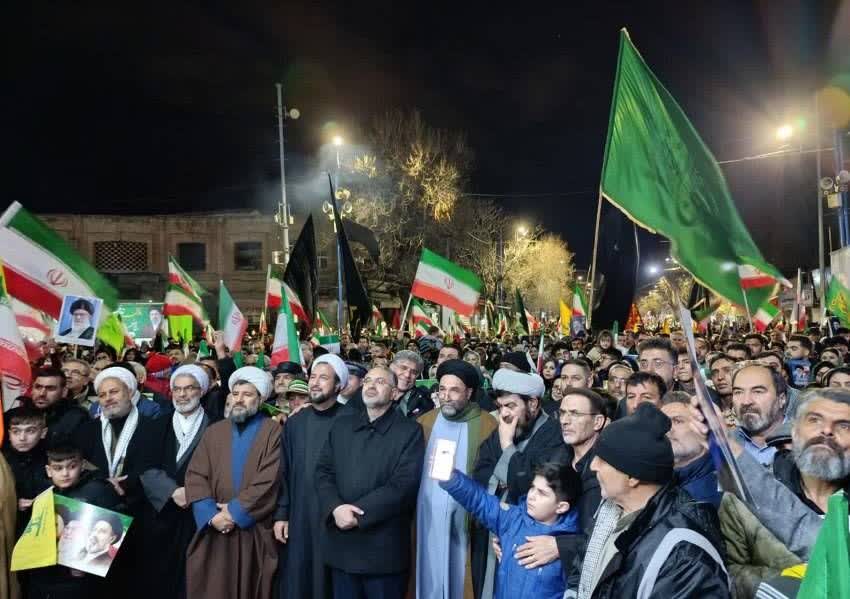 تداوم تجمع شبانه و خروش استکبارستیزی مردم ارومیه