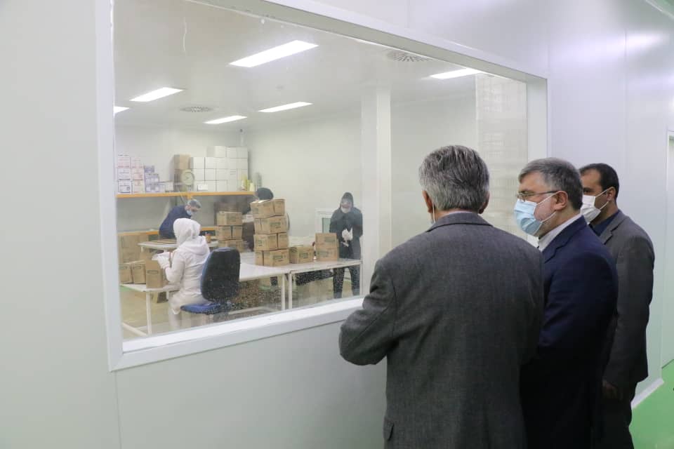 بازدید محمدصادق معتمدیان، استاندار آذربایجان غربی از شرکت دستکش حریر ایران در ارومیه