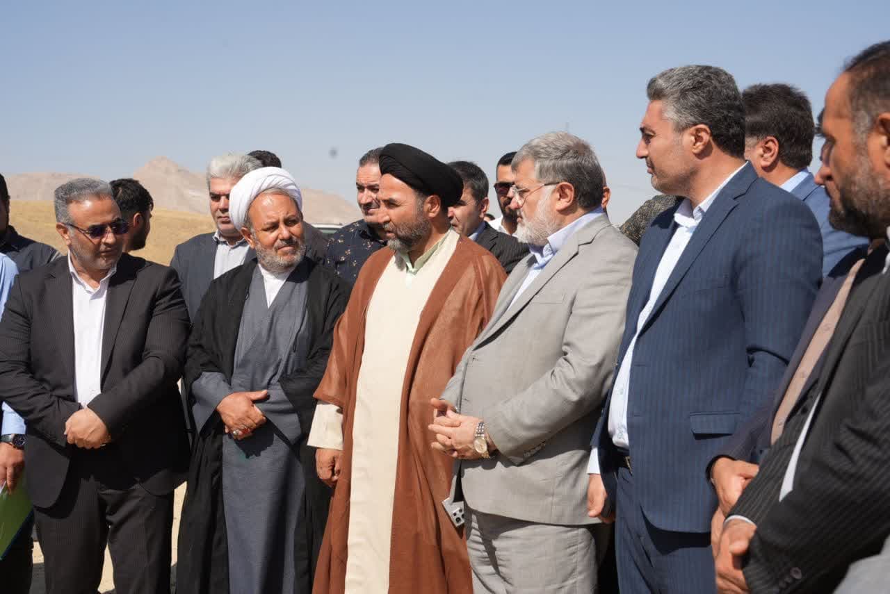 بازدید استاندار آذربایجانغربی از روند جمع آوری و دفن زباله در سایت دفن زباله شهرداری ارومیه در نازلو