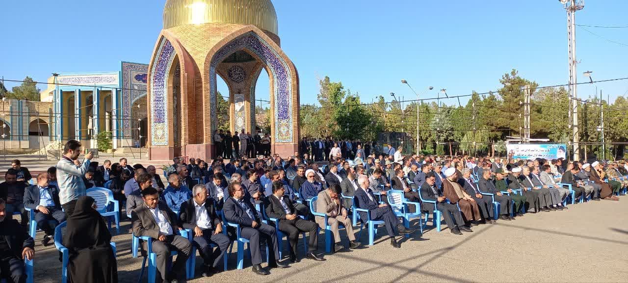 آلبوم تصویری / برگزاری آیین عطرافشانی و تجدید میثاق با آرمانهای مقدس امام راحل و شهدا در ارومیه