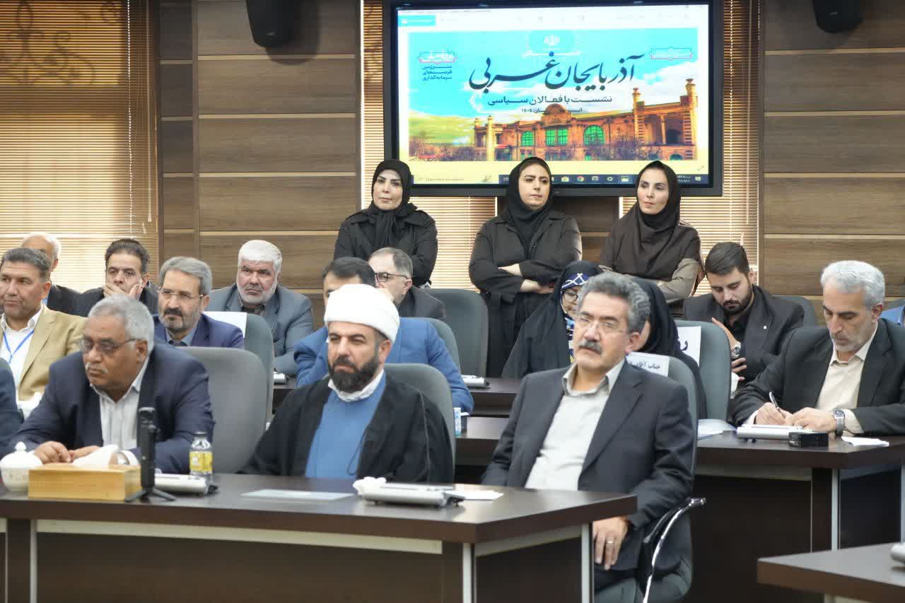 آلبوم تصویری / نشست رئیسجمهور با فعالان سیاسی آذربایجانغربی