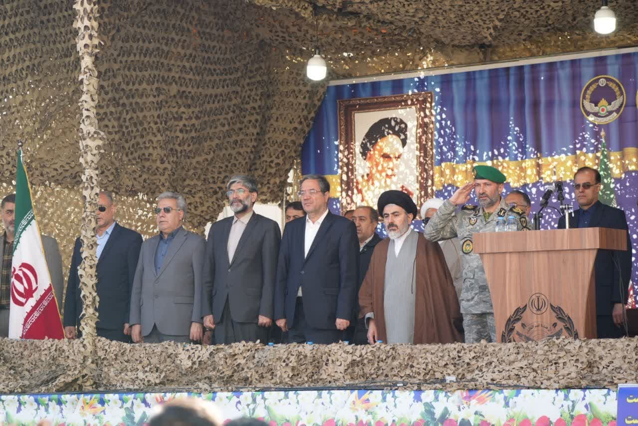 آلبوم تصویری / حضور استاندار آذربایجانغربی در مراسم رژه نیروهای مسلح استان به مناسبت روز ارتش