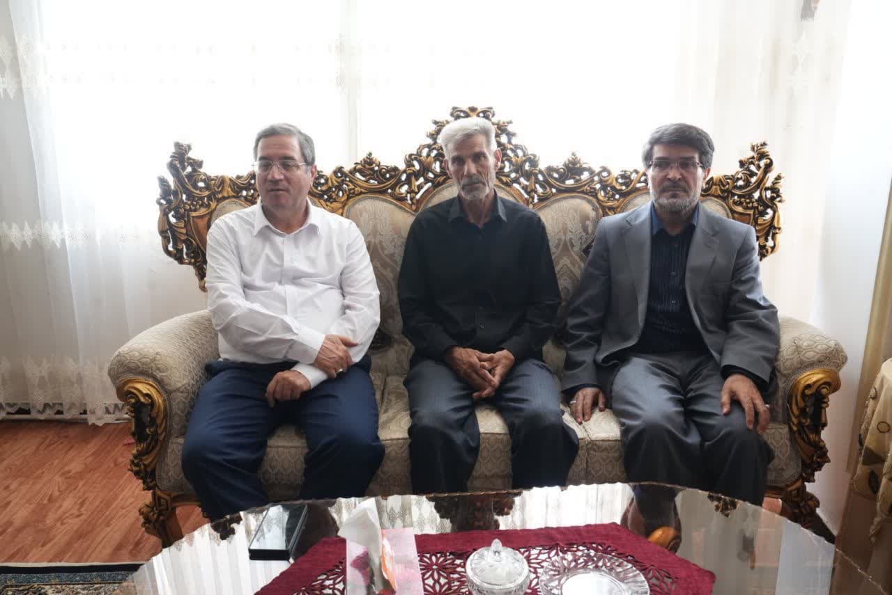 دیدار استاندار آذربایجانغربی با خانواده معزز شهید سجاد بختیاری + تصاویر