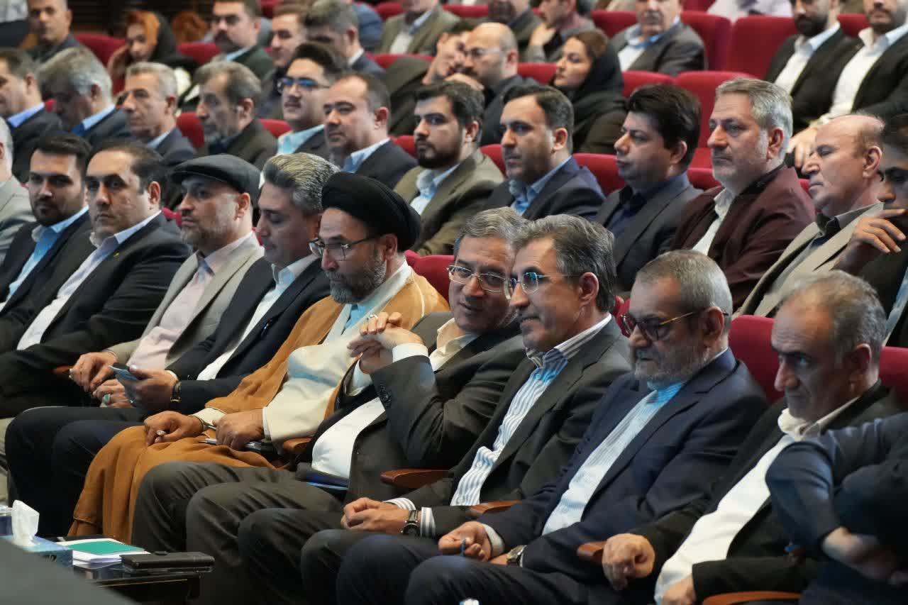 برگزاری آیین تجلیل از صنعتگران، معدنکاران و پیشکسوتان عرصه تولید در آذربایجانغربی + تصاویر