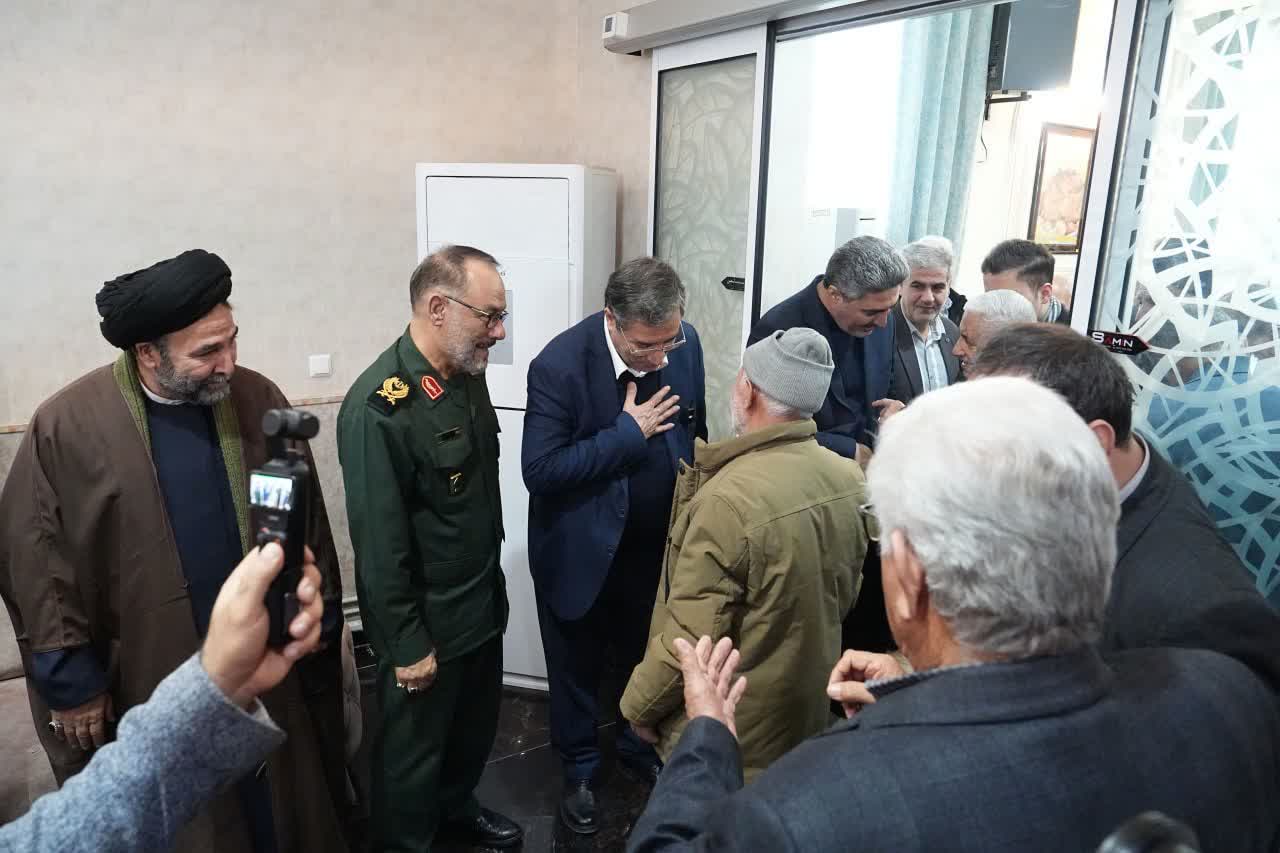 برگزاری نشست صمیمی استاندار آذربایجان‌غربی با خانواده‌های شهدا + تصاویر