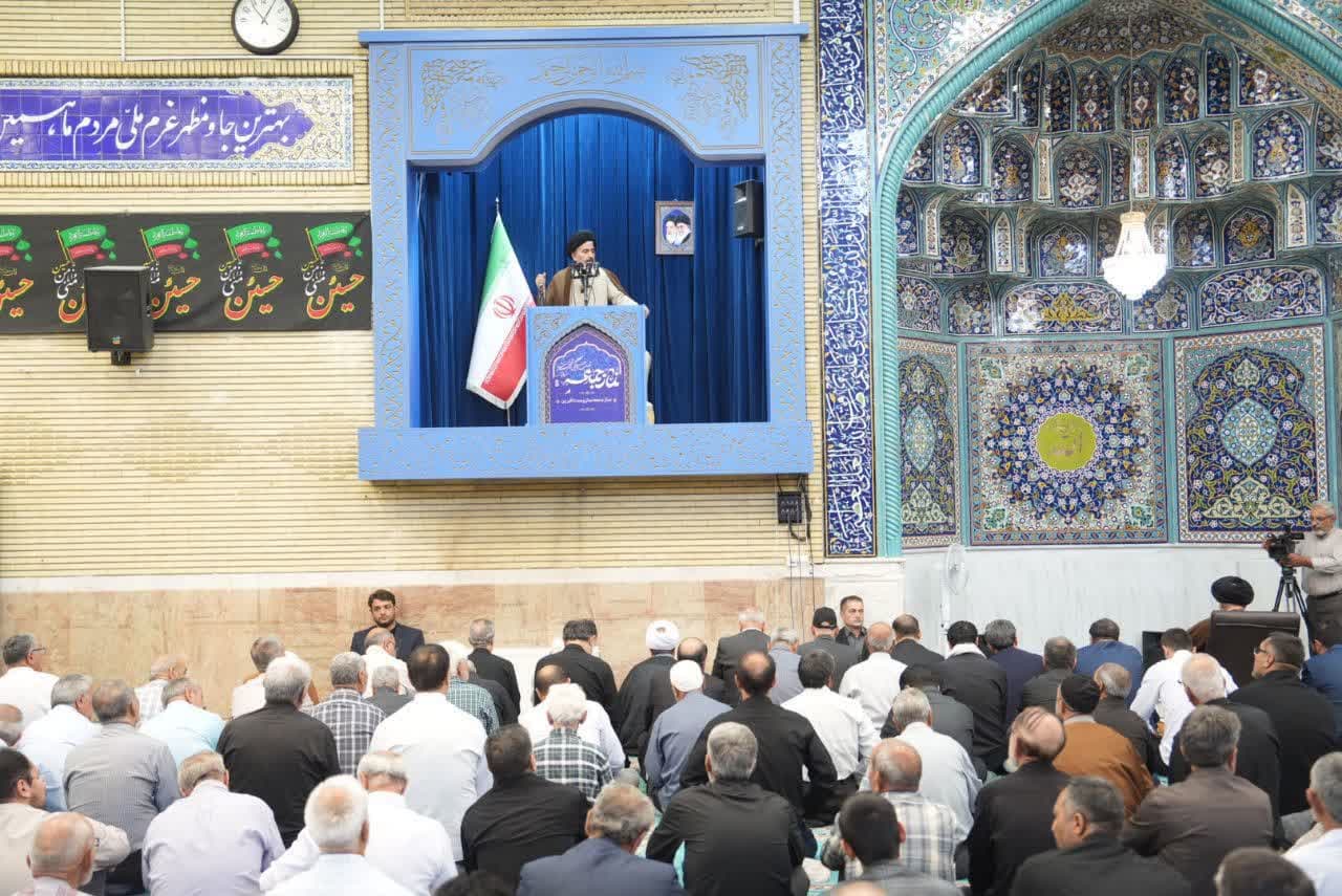 حضور استاندار آذربایجانغربی در آیین نماز جمعه ارومیه + تصاویر