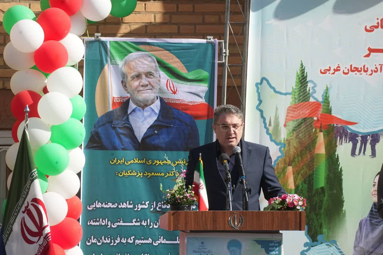 زنگ مهر در آذربایجانغربی با گرامیداشت شهدای دانشآموز به صدا درآمد + تصاویر