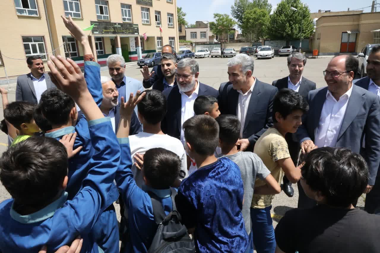 آلبوم تصویری / حضور استاندار آذربایجانغربی در جمع معلمان مدرسه شهید عبدیلی