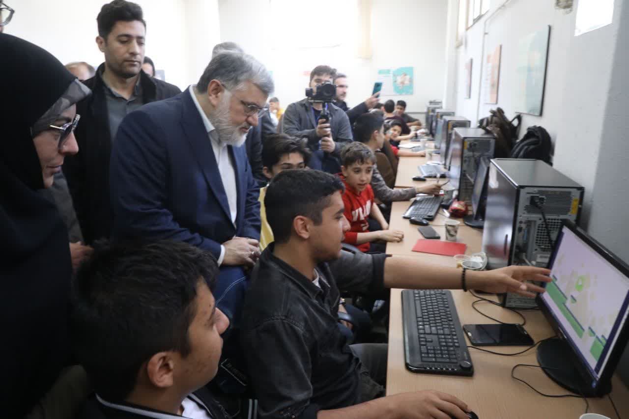 بازدید استاندار آذربایجانغربی از رویداد بوت کمپ بازی سازی سازمان فضای مجازی سراج در ارومیه + تصاویر