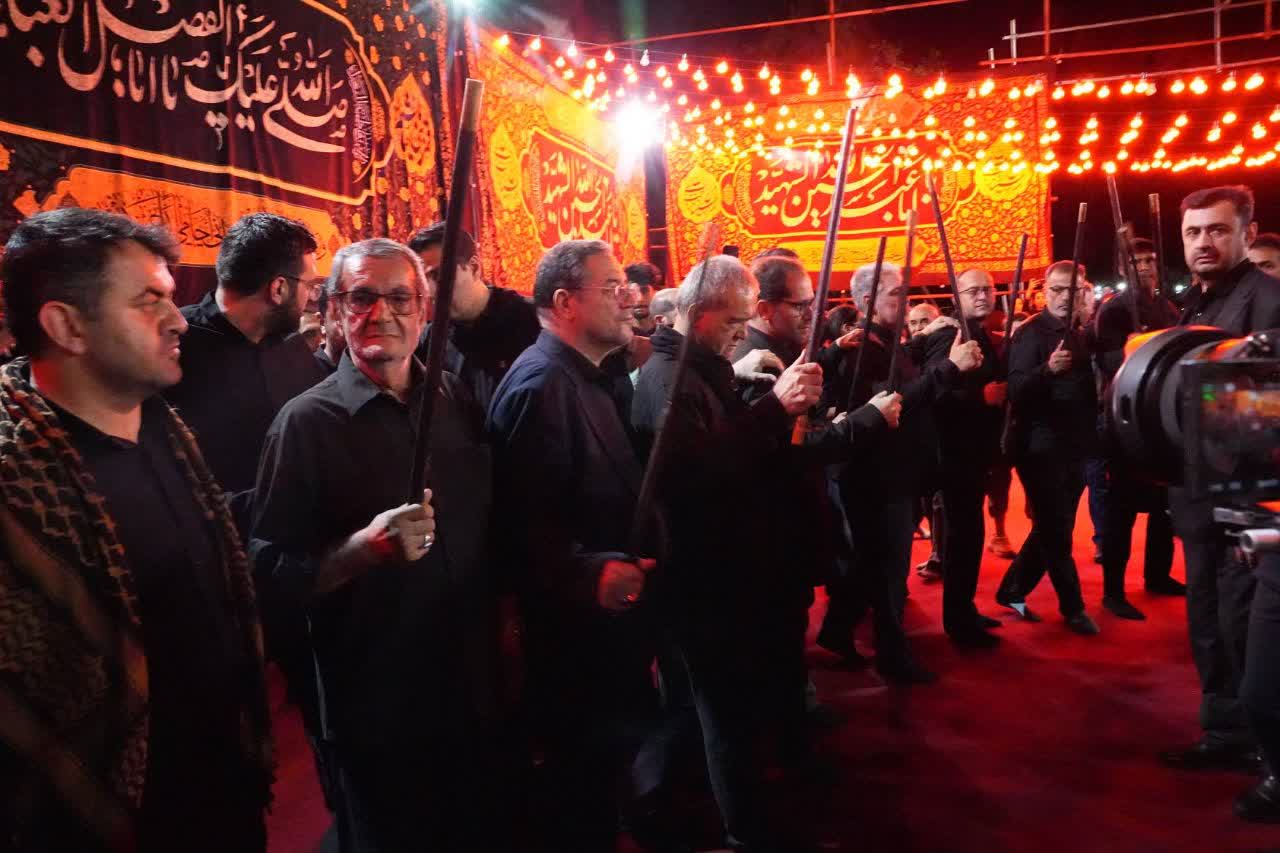 حضور رئیسجمهور در مراسم شام غریبان حضرت اباعبدالله الحسین (ع) در ارومیه + تصاویر