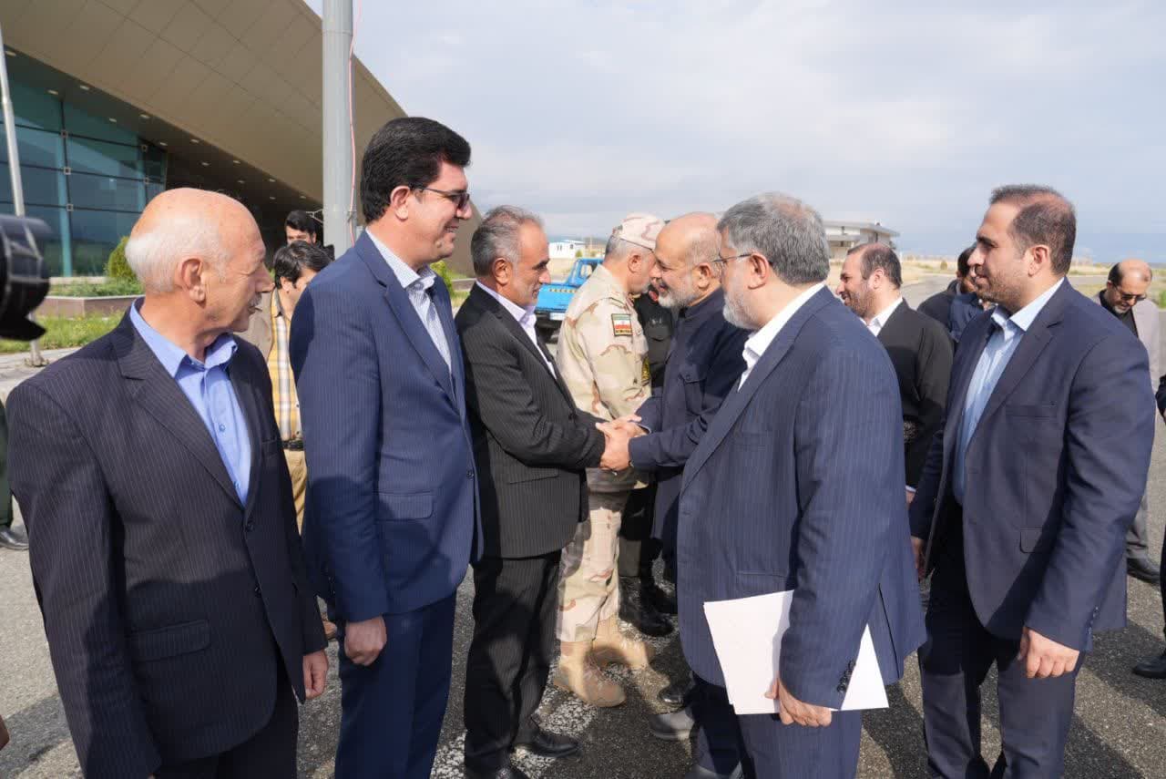 وزیر کشور با استقبال استاندار آذربایجانغربی وارد ماکو شد + تصاویر